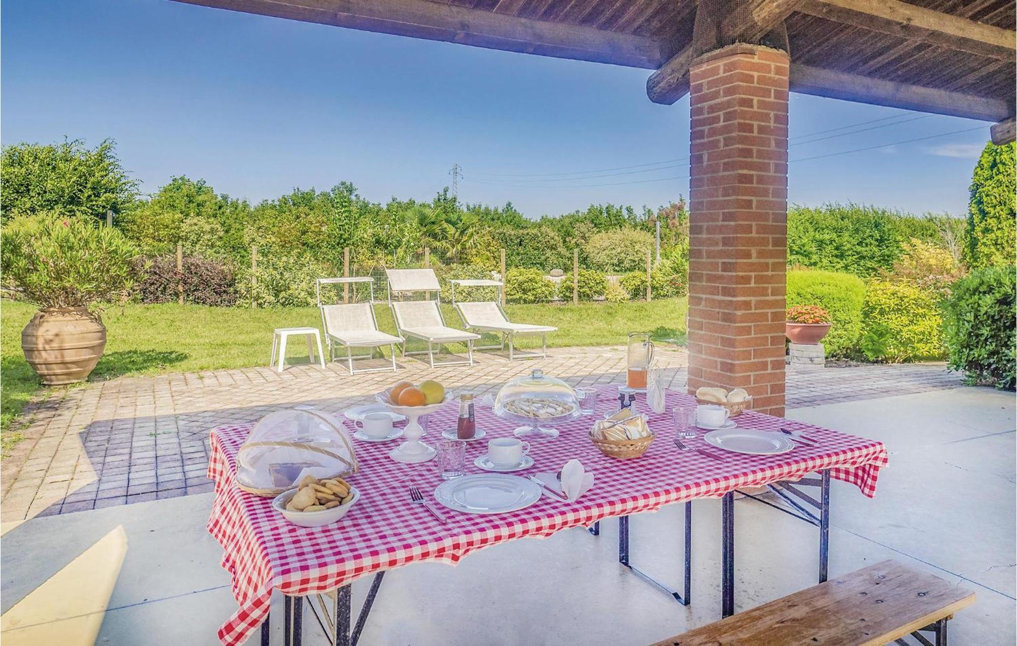 Awesome Home In Ariano Nel Polesine With Kitchen San Basilio Экстерьер фото