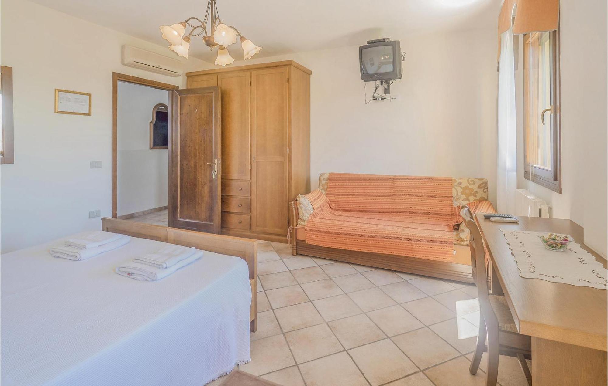 Awesome Home In Ariano Nel Polesine With Kitchen San Basilio Экстерьер фото