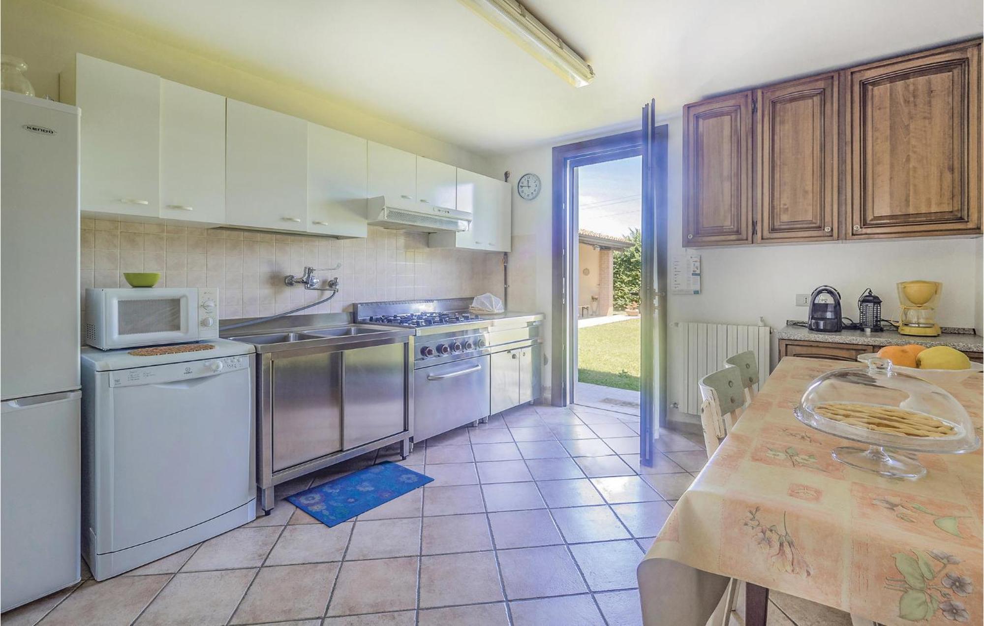 Awesome Home In Ariano Nel Polesine With Kitchen San Basilio Экстерьер фото