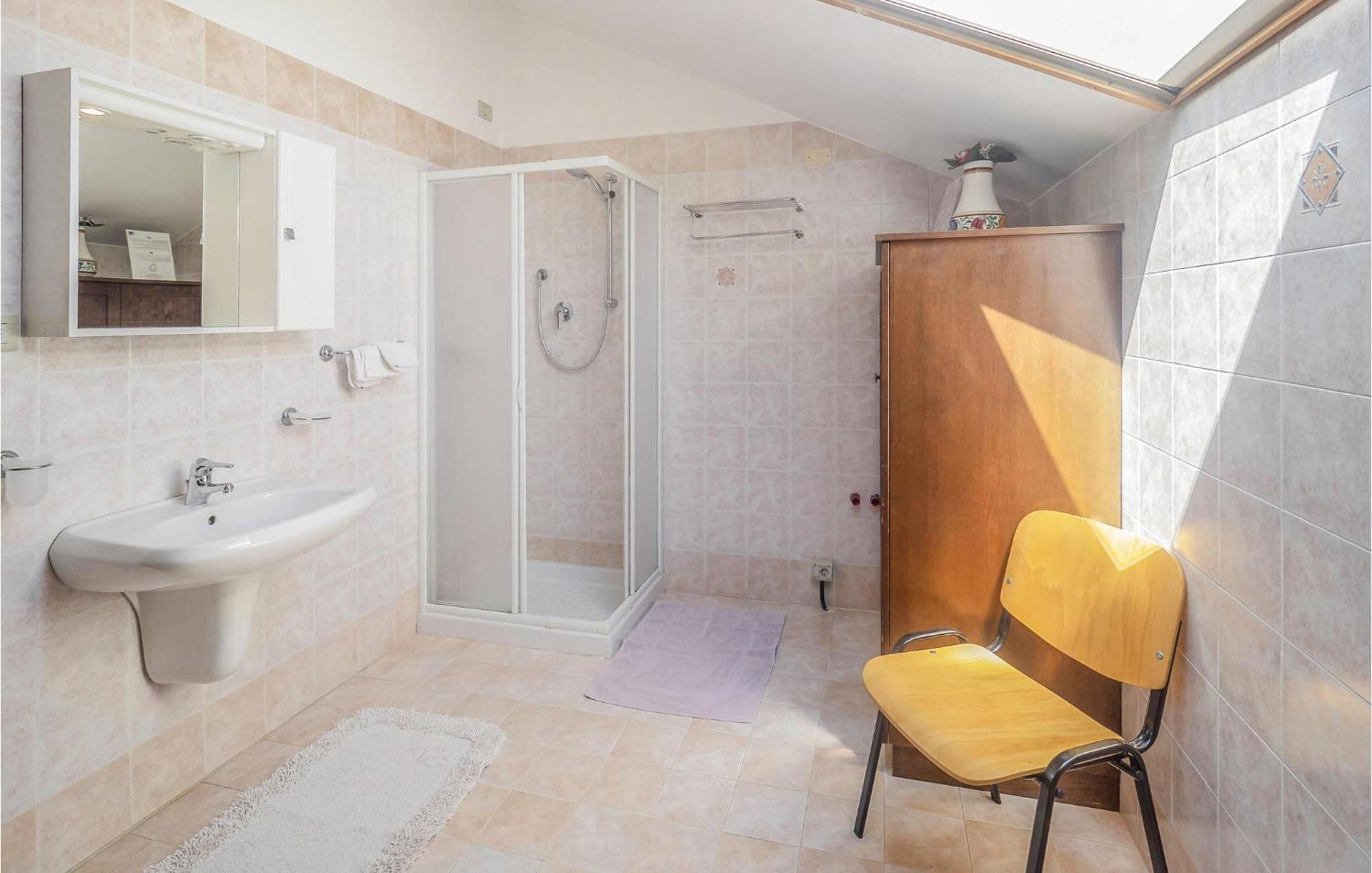 Awesome Home In Ariano Nel Polesine With Kitchen San Basilio Номер фото